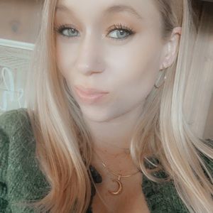 Meet your Posher, Elicia